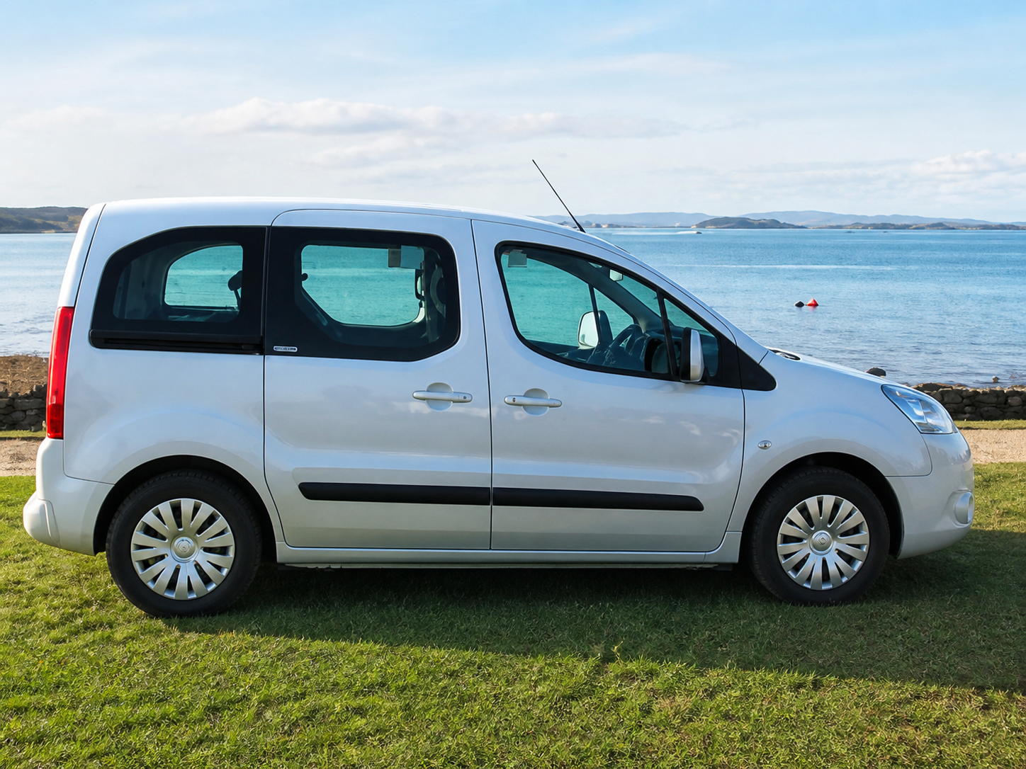 Silver taxi van for smaller groups